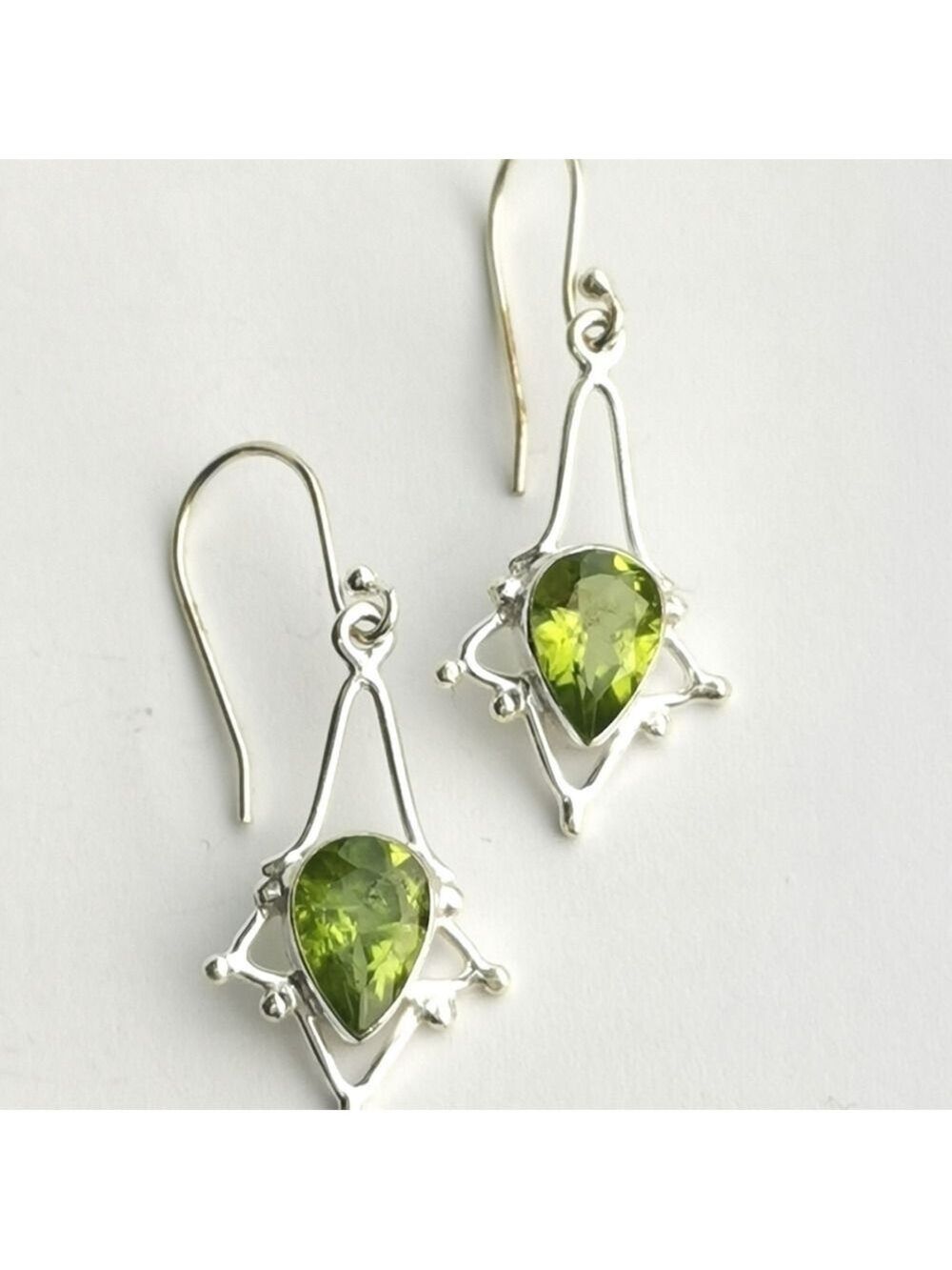NEW, sterling silver Peridot dangle drop earrings